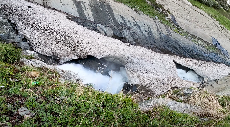 Glacial Crossing On Manimahesh Trek Glacial Crossing On Manimahesh Trek
